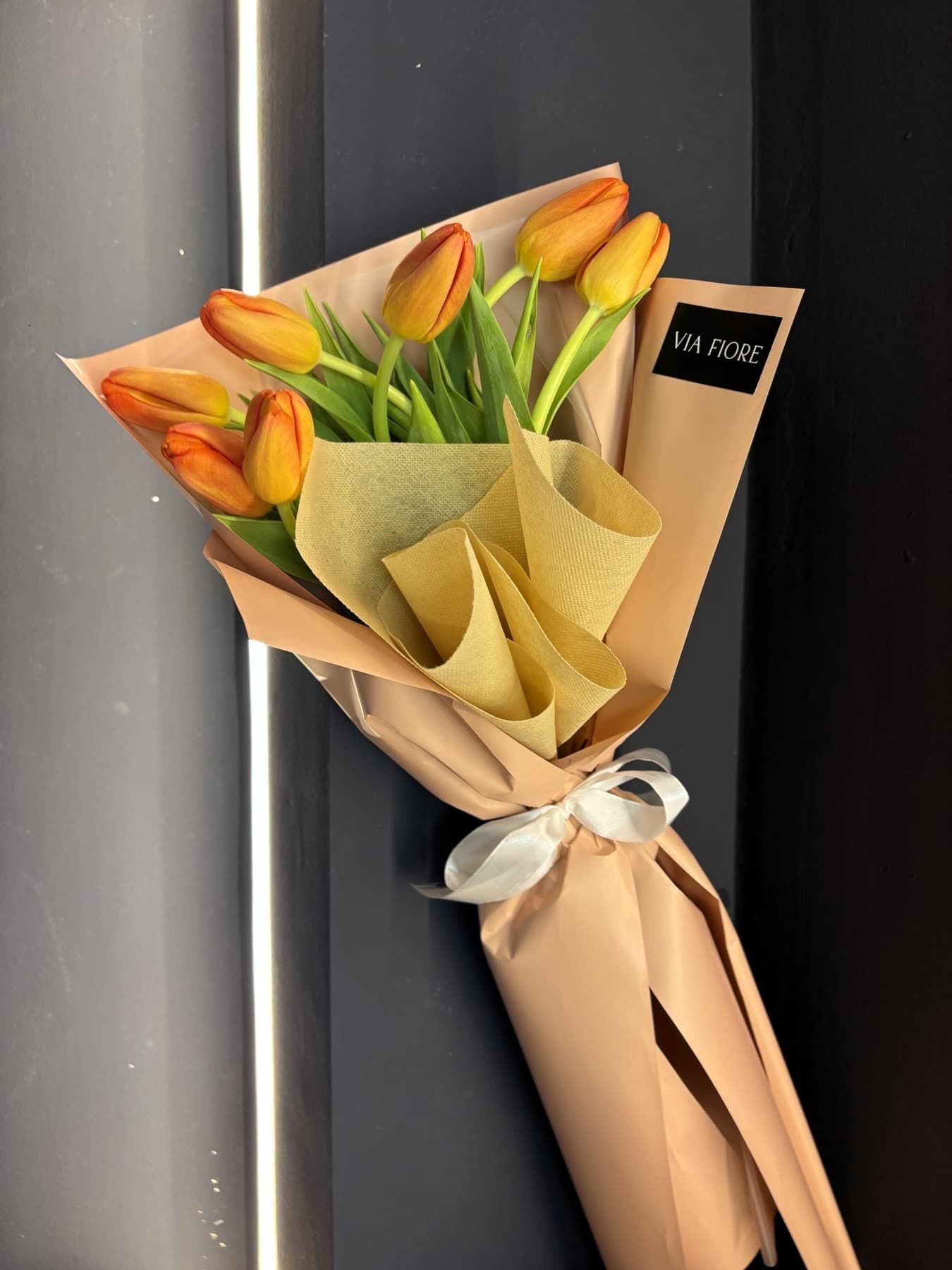 Букет со 7 лалиња